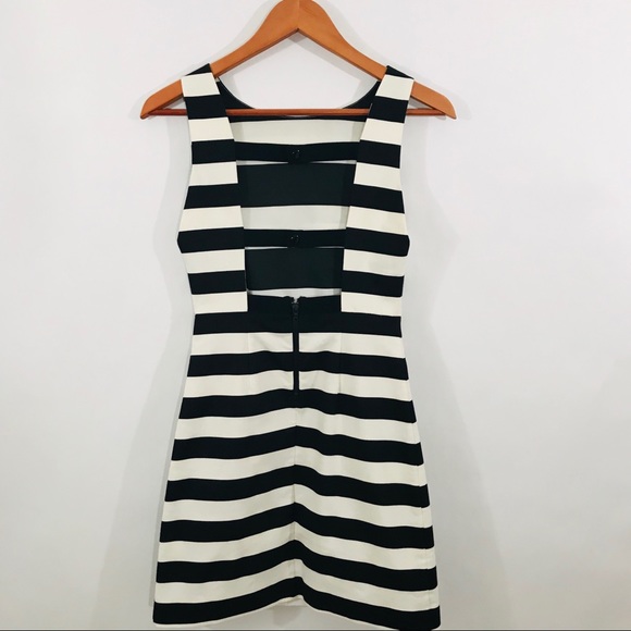 ALICE + OLIVIA Lenora Sleeveless Dress - Picture 5 of 8